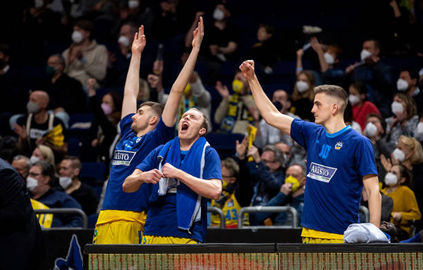 对足球的坚 对足球的坚