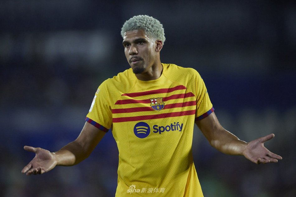 马丁内斯在 马丁内斯在